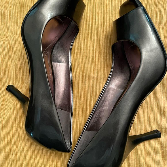 Tahari Peeptoe Herls - Picture 4 of 12